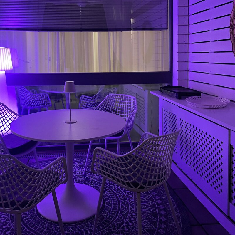 Colorlamp in the outdoor dining area