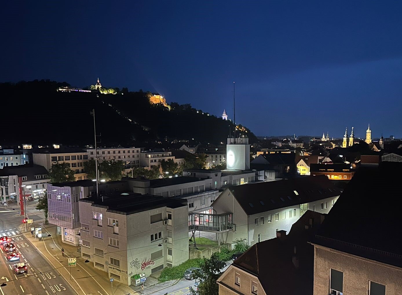 Aussicht auf die Altstadt mit Schloßberg