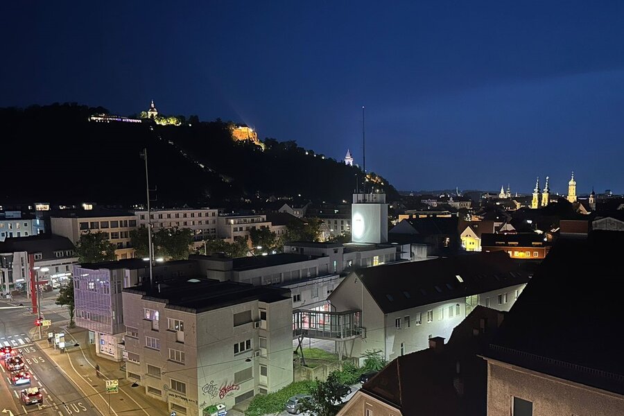 Aussicht auf die Altstadt mit Schloßberg