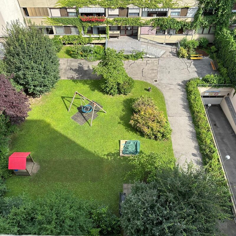 Garten mit Eingang in Tiefgarage