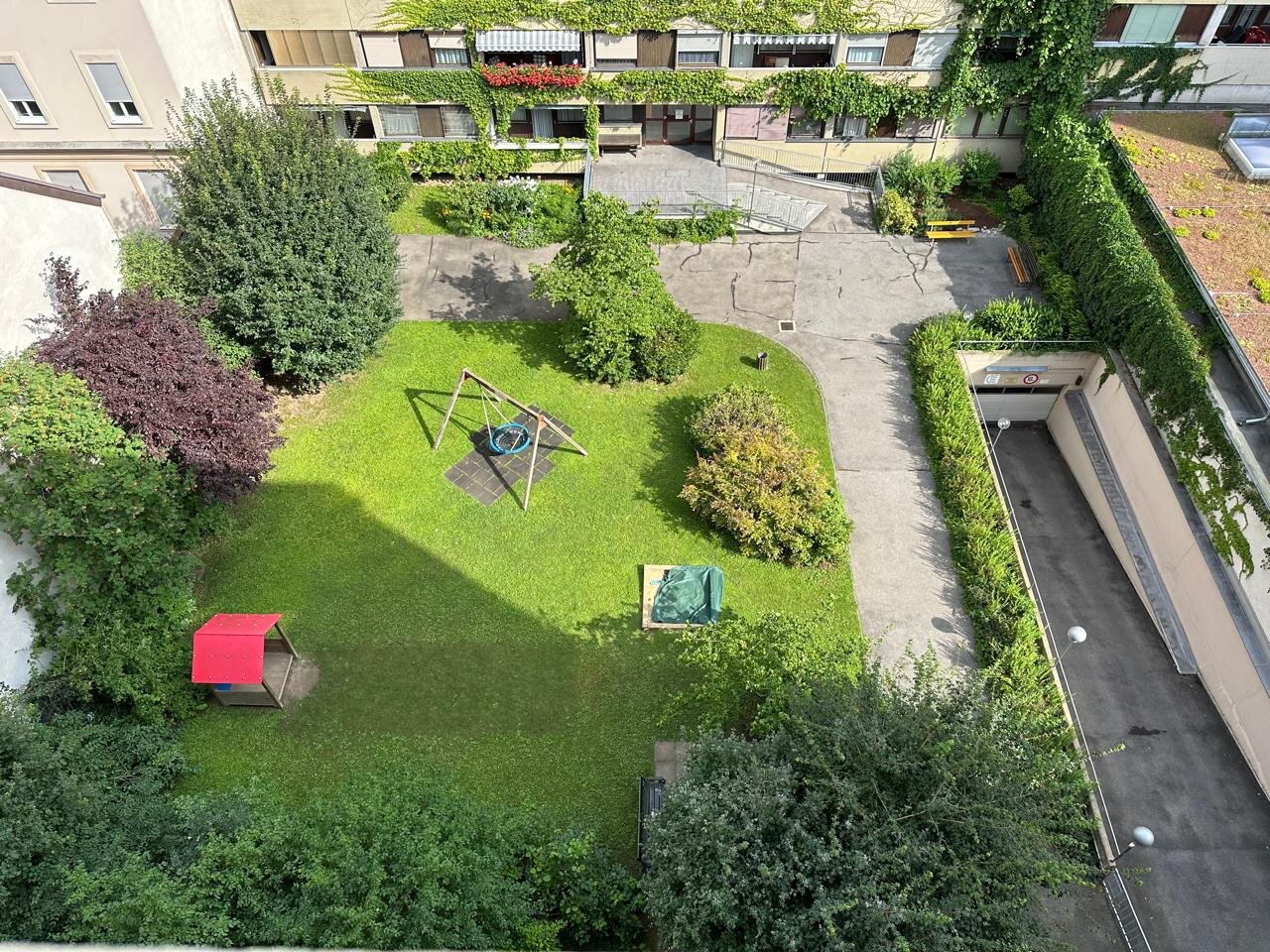 Garten mit Eingang in Tiefgarage