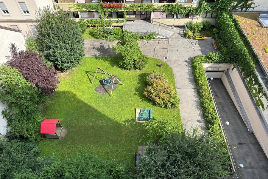 Garten mit Eingang in Tiefgarage