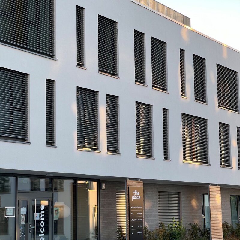 Eingangsbereich mit digitalem Check In | © Thor Scholle