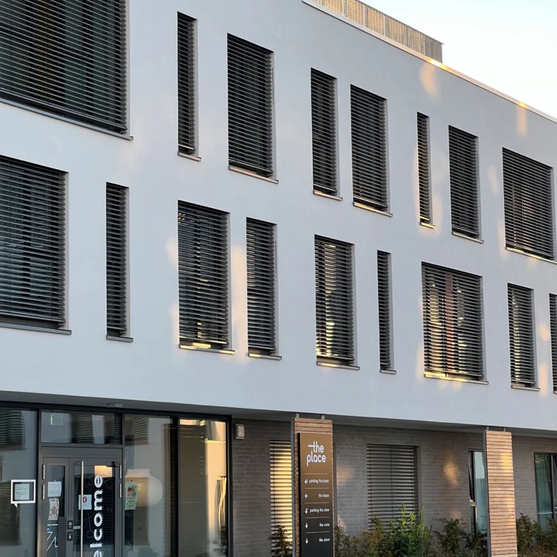 Eingangsbereich mit digitalem Check In | © Thor Scholle