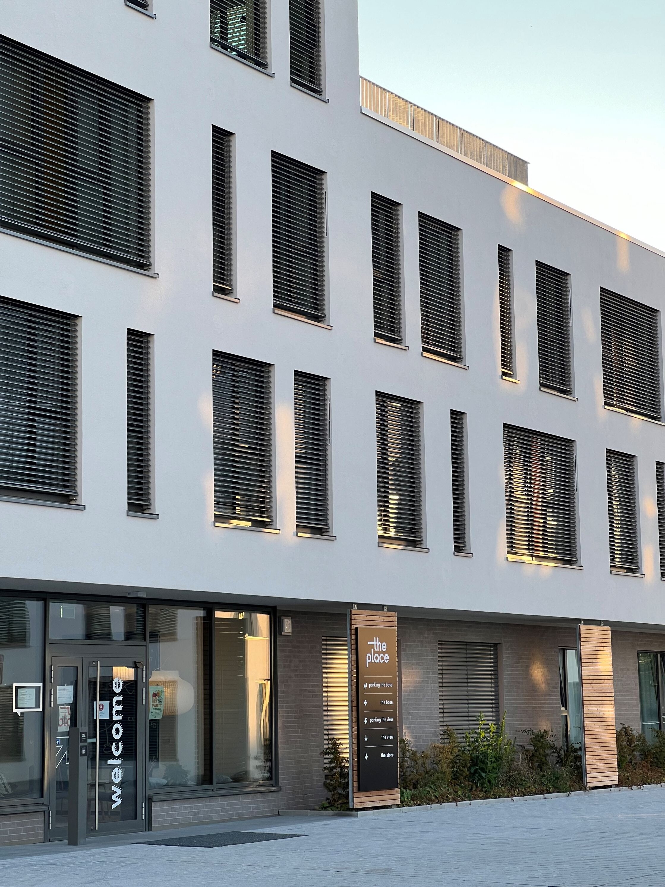 Eingangsbereich mit digitalem Check In | © Thor Scholle