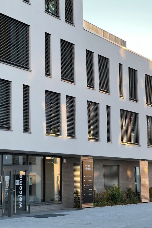 Eingangsbereich mit digitalem Check In | © Thor Scholle