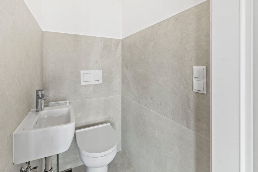 WC mit Waschbecken