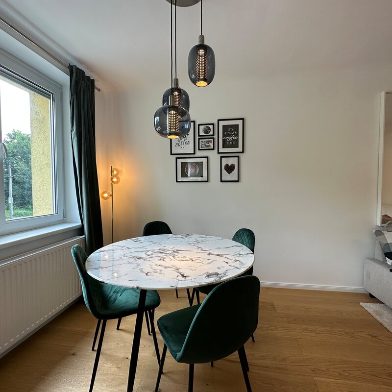 Essbereich mit rundem Tisch