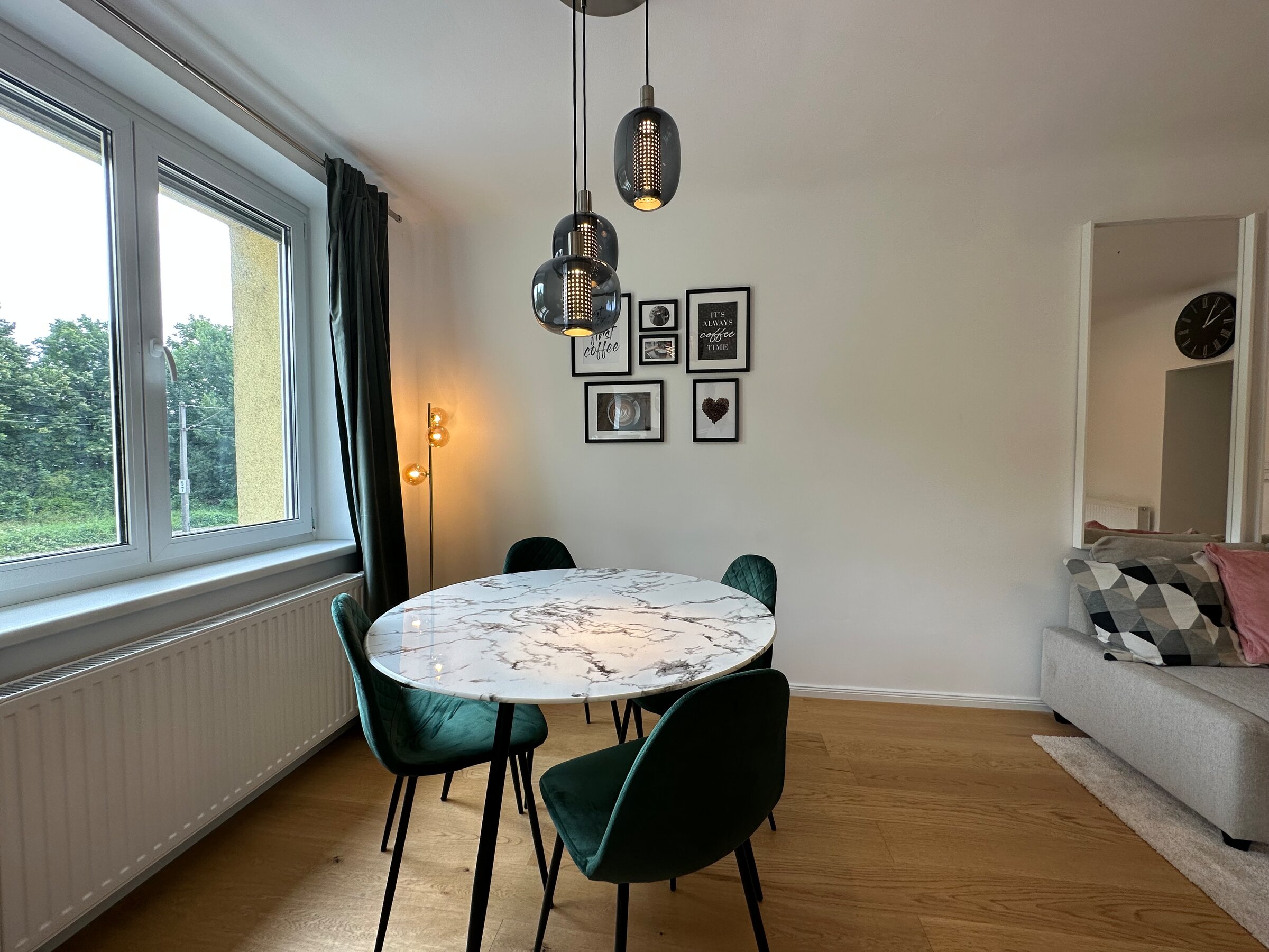 Essbereich mit rundem Tisch