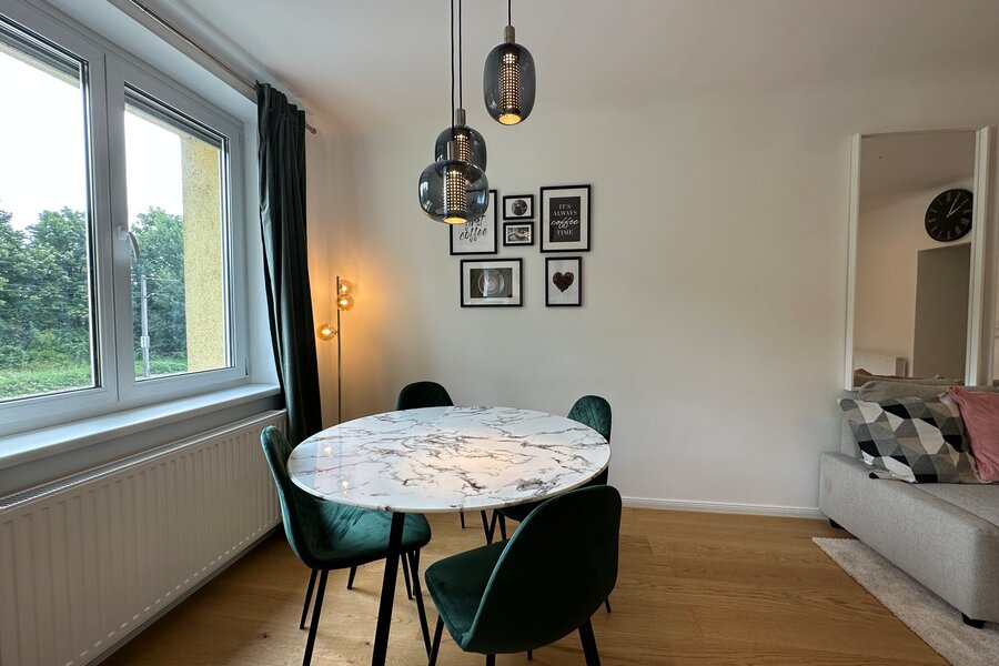 Essbereich mit rundem Tisch