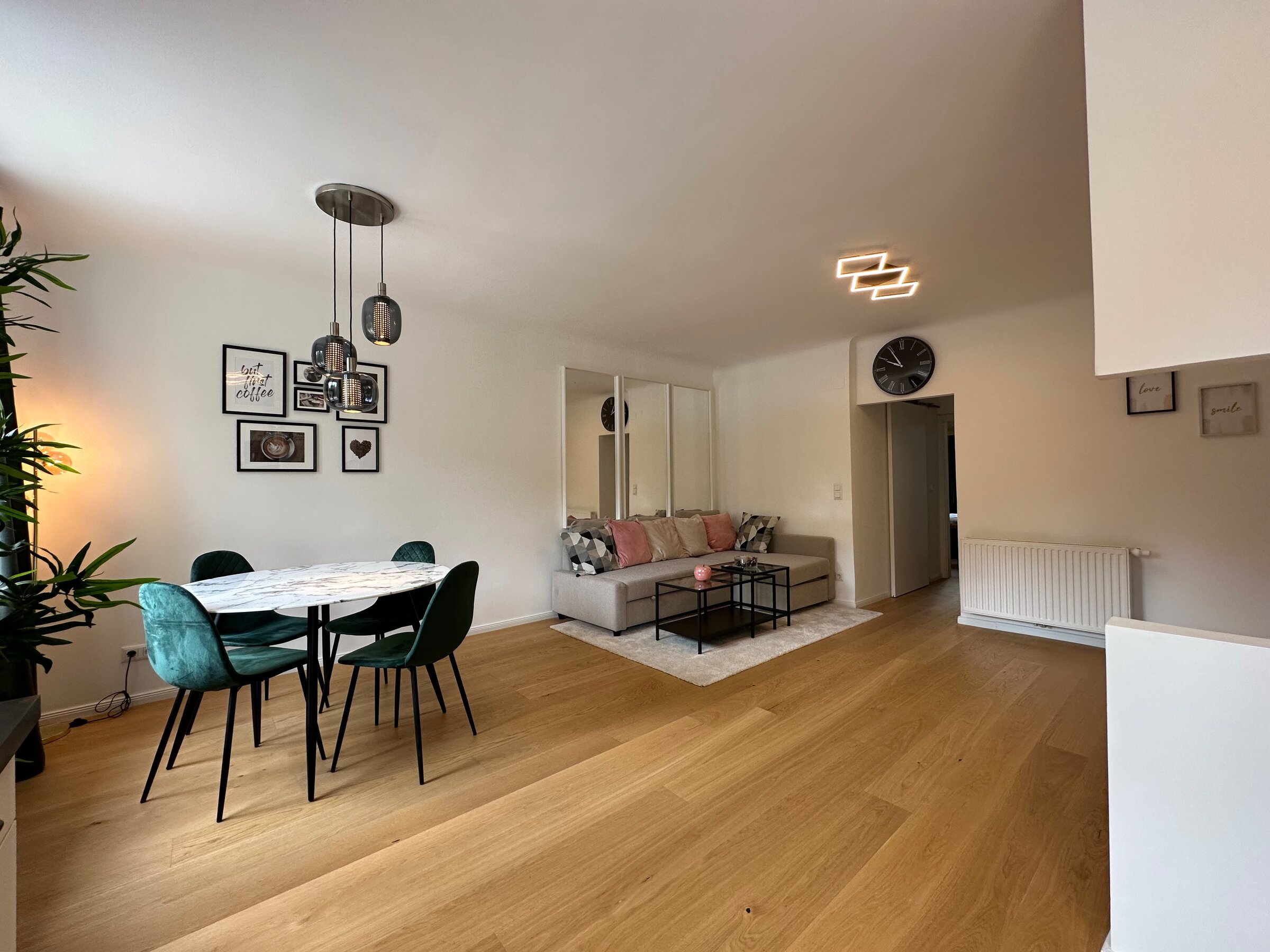 Wohnzimmer mit Schlafcouch