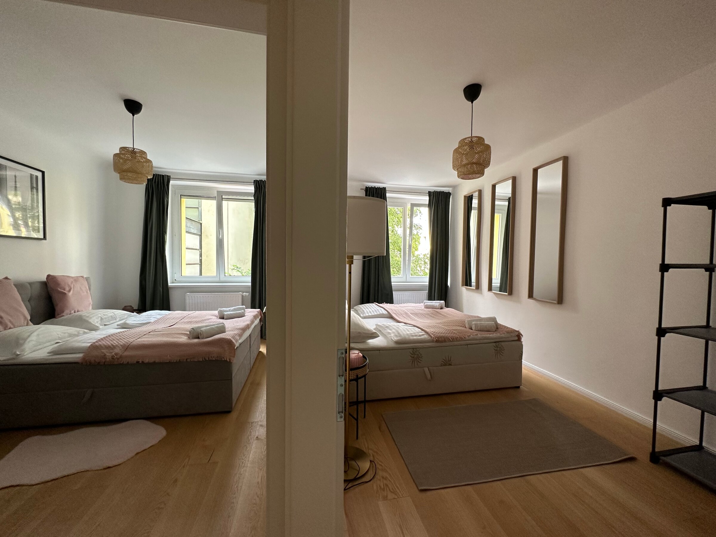 Beide Schlafzimmer inkl. Bett und Schrank ausgestattet