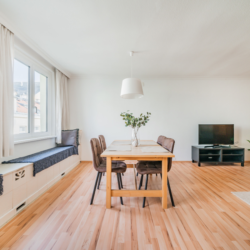 Wohn- und Essbereich mit Smart TV