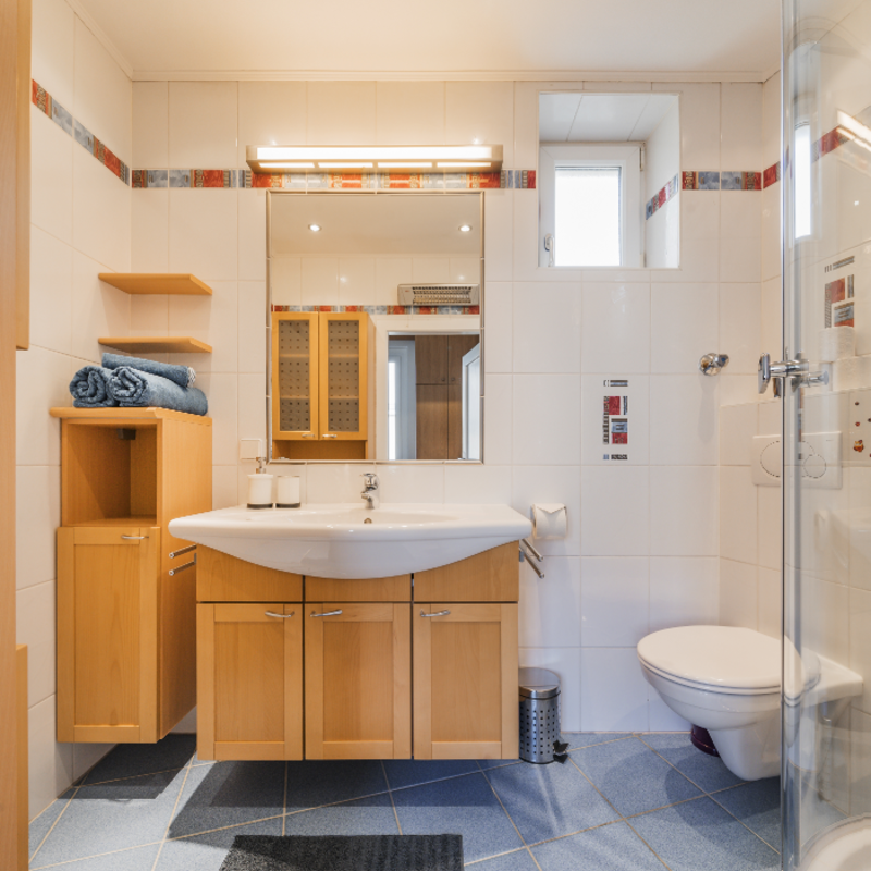 Badezimmer mit Dusche