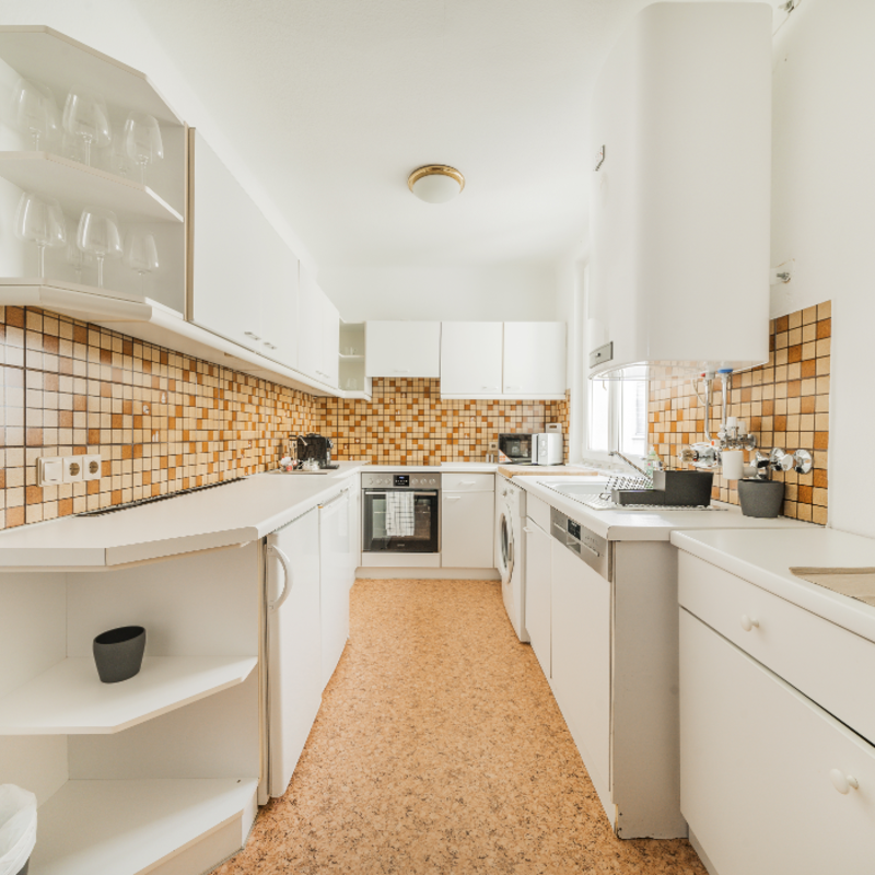 Küche vollausgestattet mit Waschmaschine