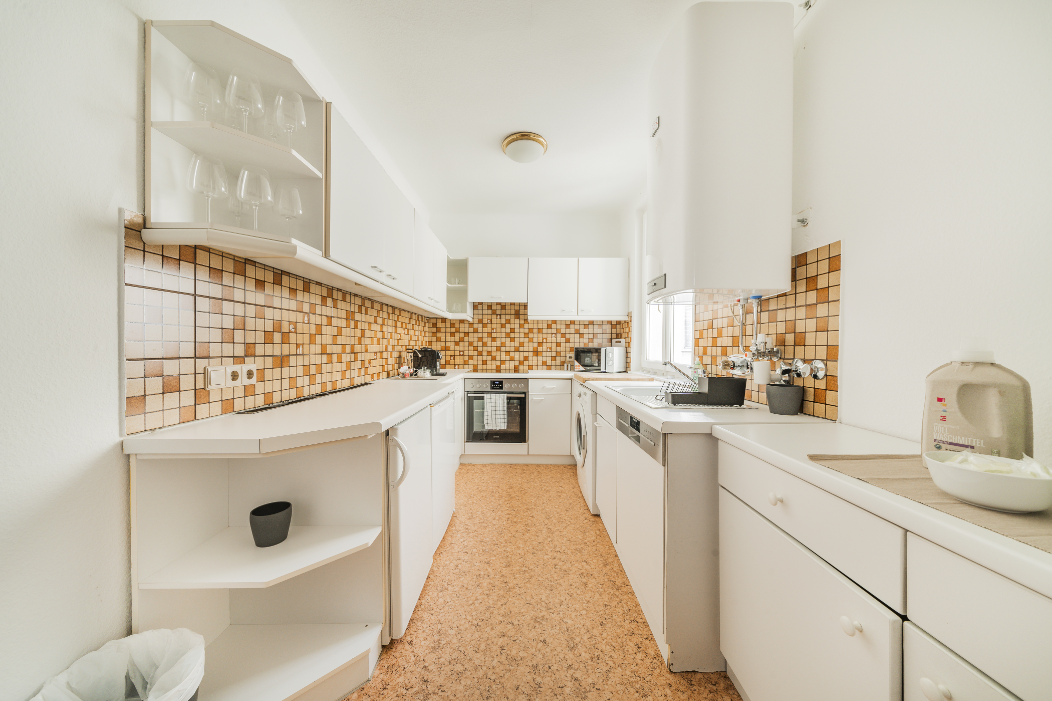 Küche vollausgestattet mit Waschmaschine