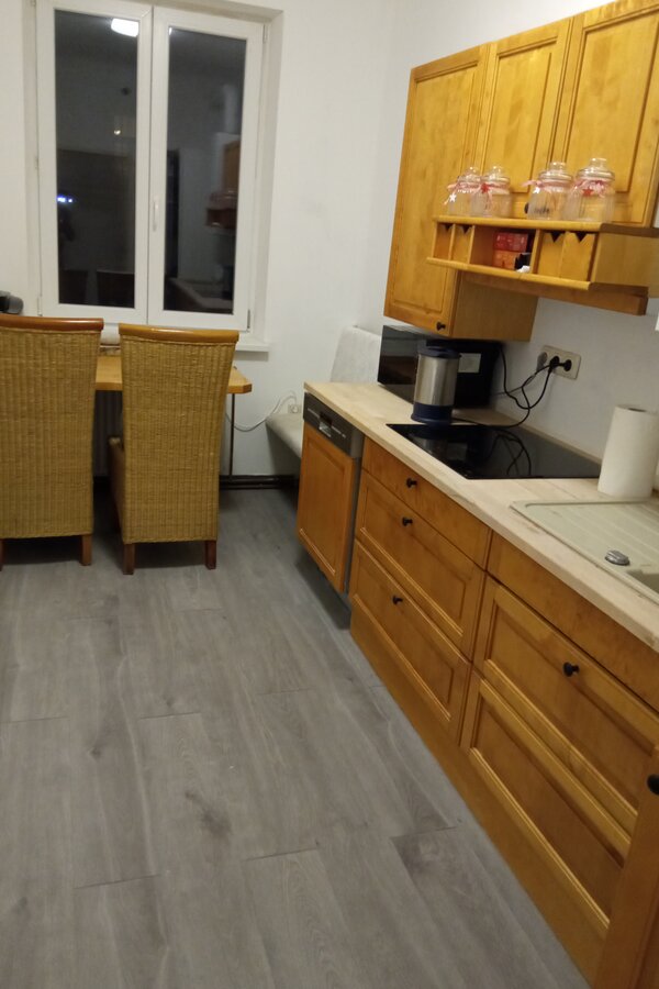 Küchenzeile und Essplatz 