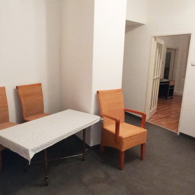 2. Esstisch im Vorzimmer