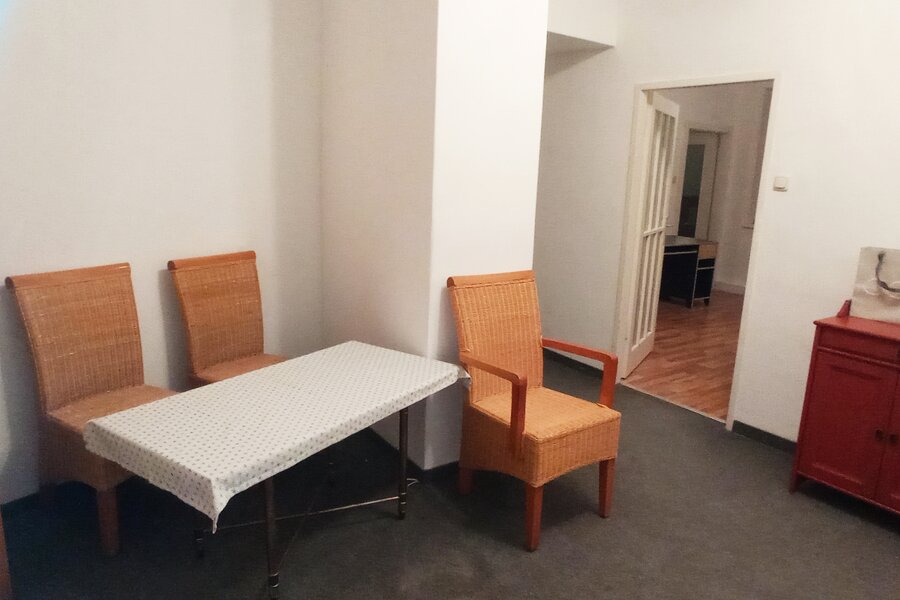 2. Esstisch im Vorzimmer