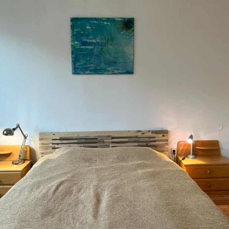 Doppelbett mit Nachttischen