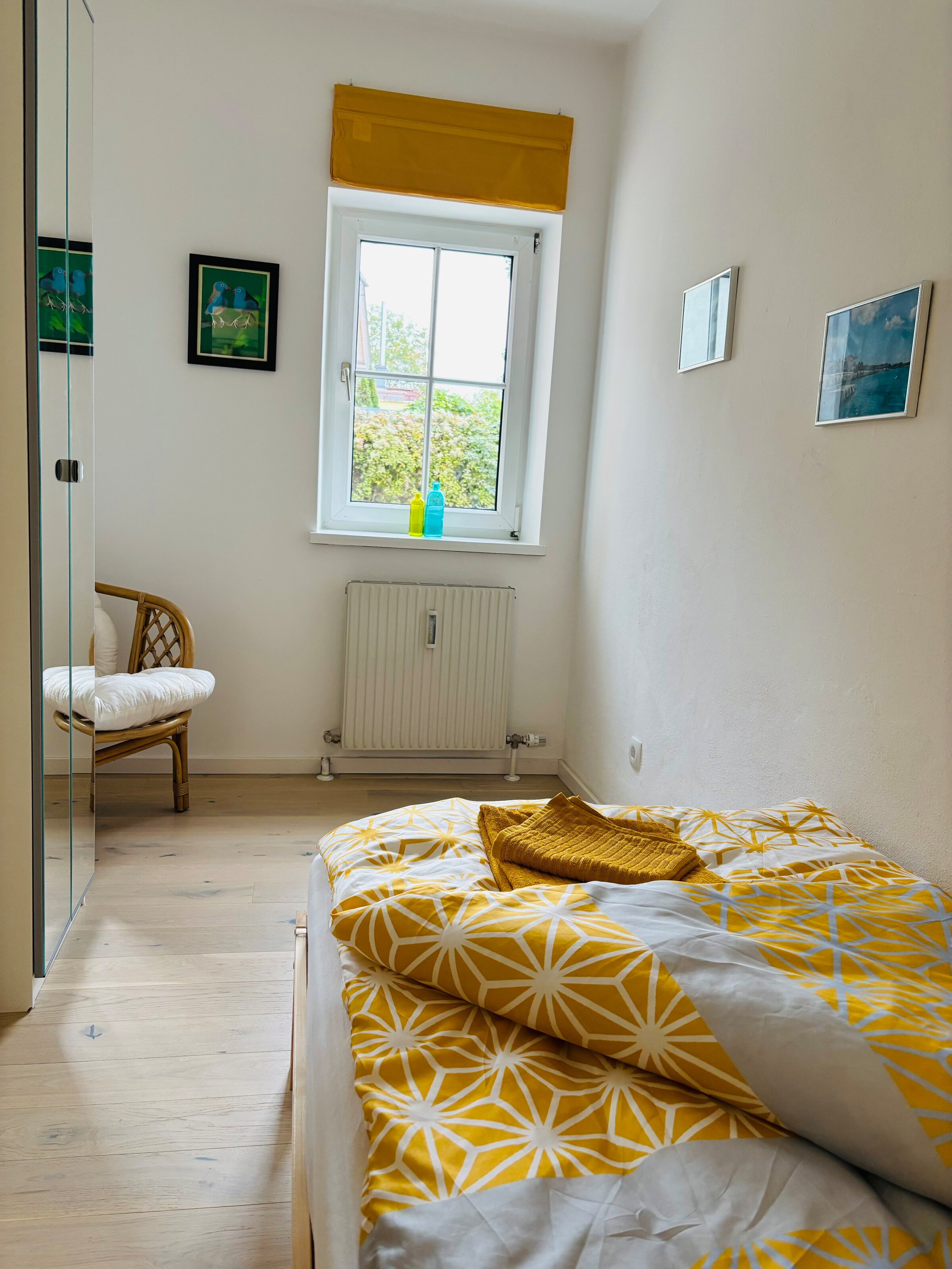 Schlafzimmer mit 1 Bett