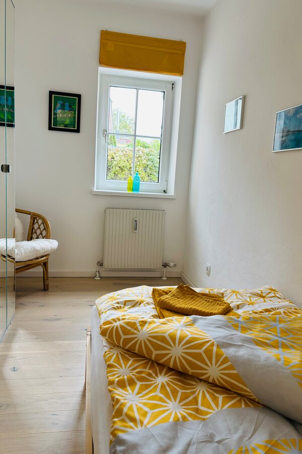 Schlafzimmer mit 1 Bett