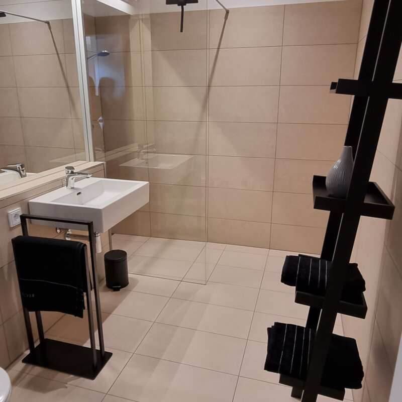 Großes Bad mit Walk in Dusche