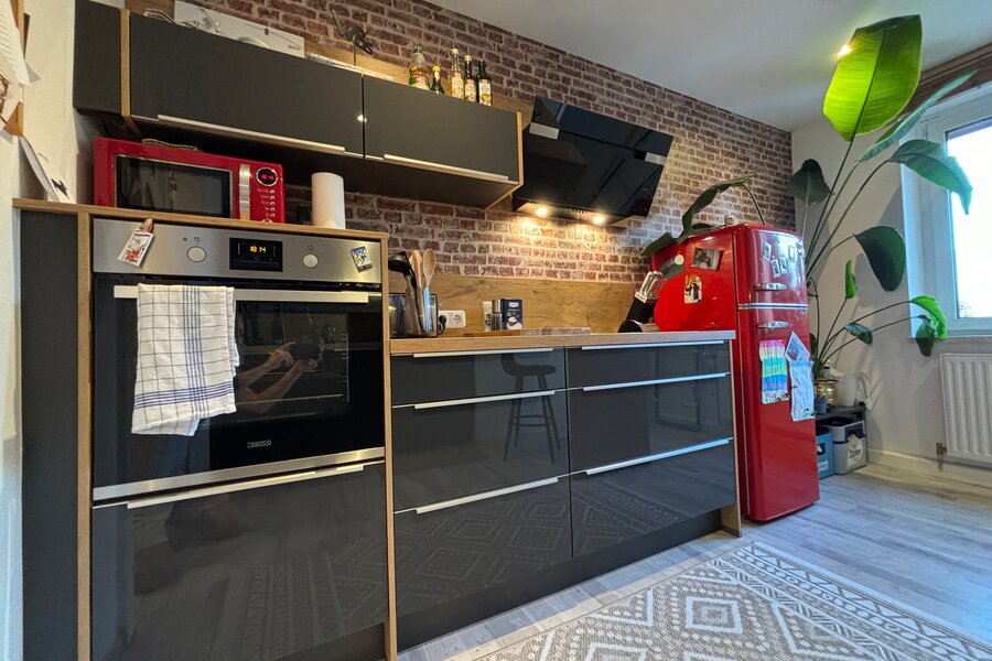 Küche (Kochbereich, Kühlschrank)