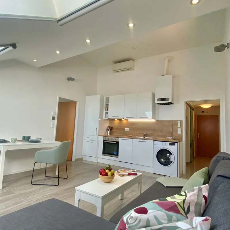 mit Geschirrspüler und Waschmaschine