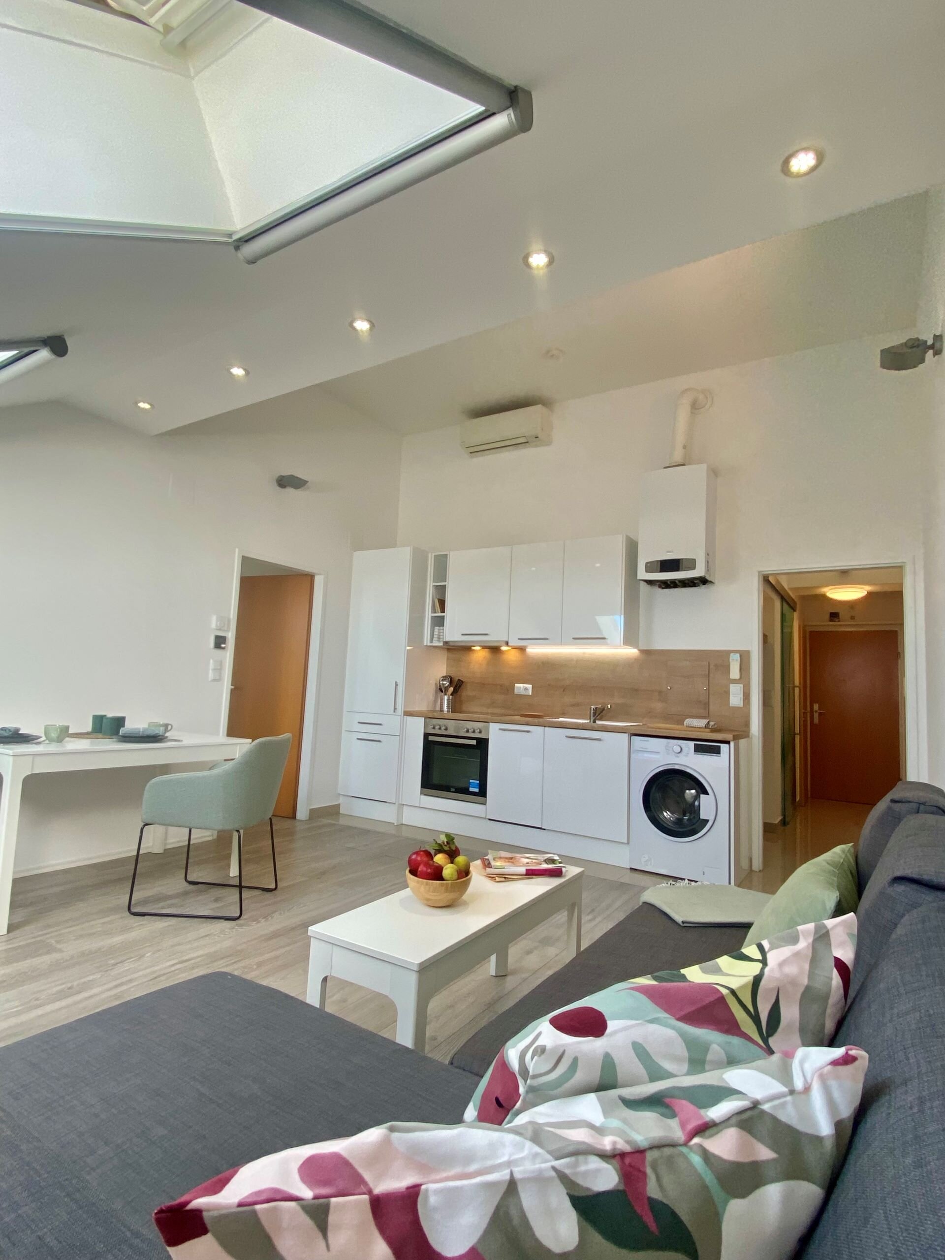 mit Geschirrspüler und Waschmaschine