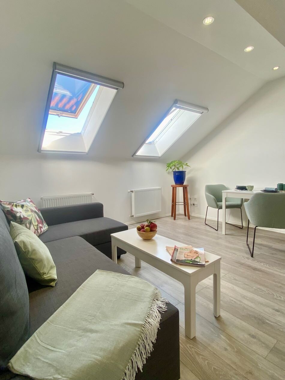 mit ausziehbarer Couch (für 2 Personen, Liegefläche 140x200cm)