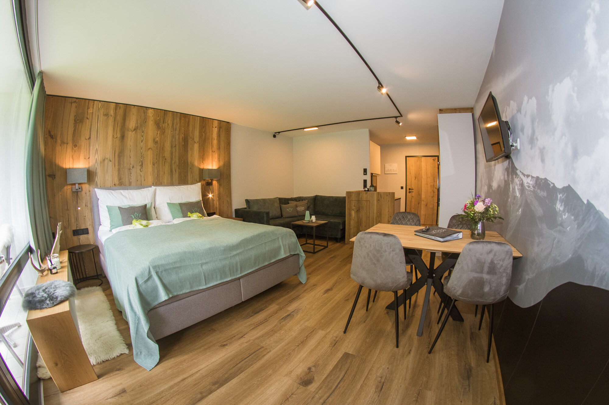 Möbliertes 1-Zimmer Apartment mit Holzakzenten & Alpenpanorama – Kurzzeitmiete & Wohnen auf Zeit für 1 bis 6 Monate in St. Martin bei Lofer