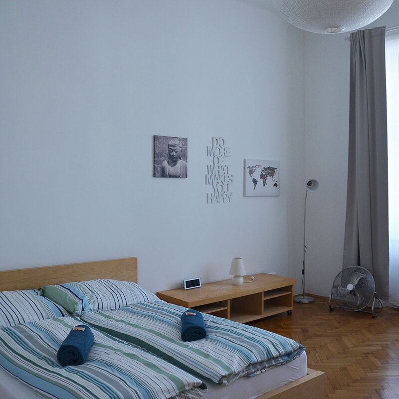 Bright bedroom with parquet floor – 3-room flat for short-term rental & temporary housing for 1 to 6 months in Vienna