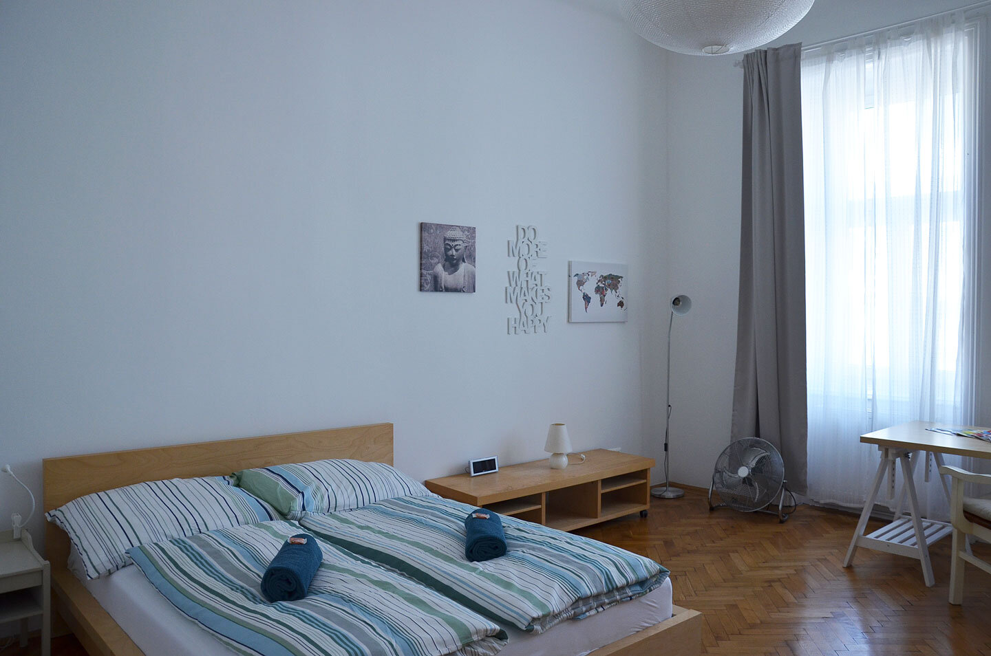 Bright bedroom with parquet floor – 3-room flat for short-term rental & temporary housing for 1 to 6 months in Vienna