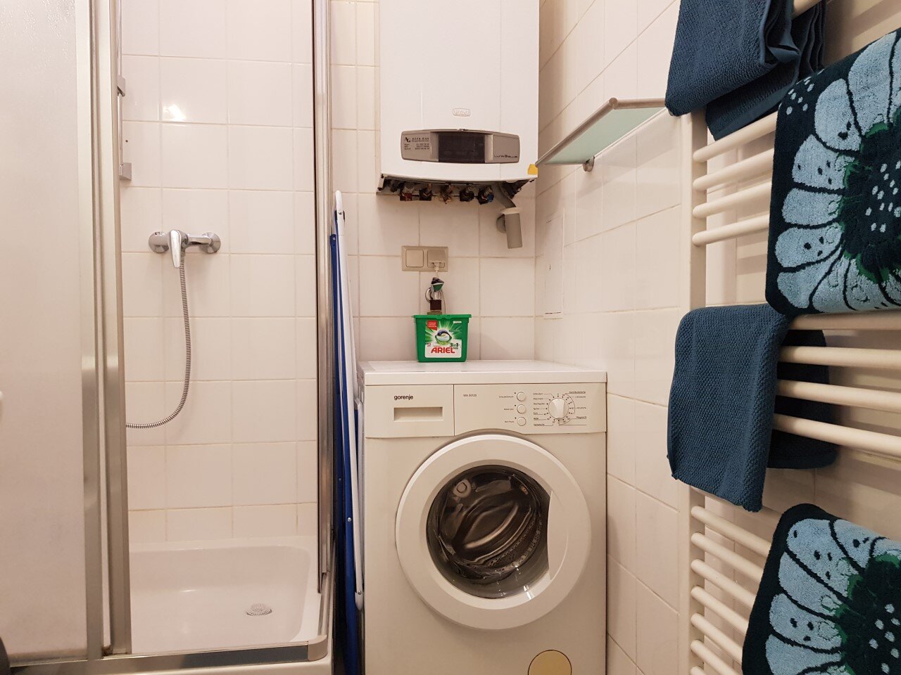Dusche und Waschmaschine