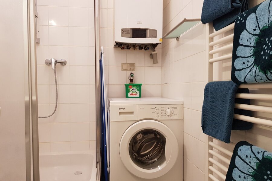 Dusche und Waschmaschine