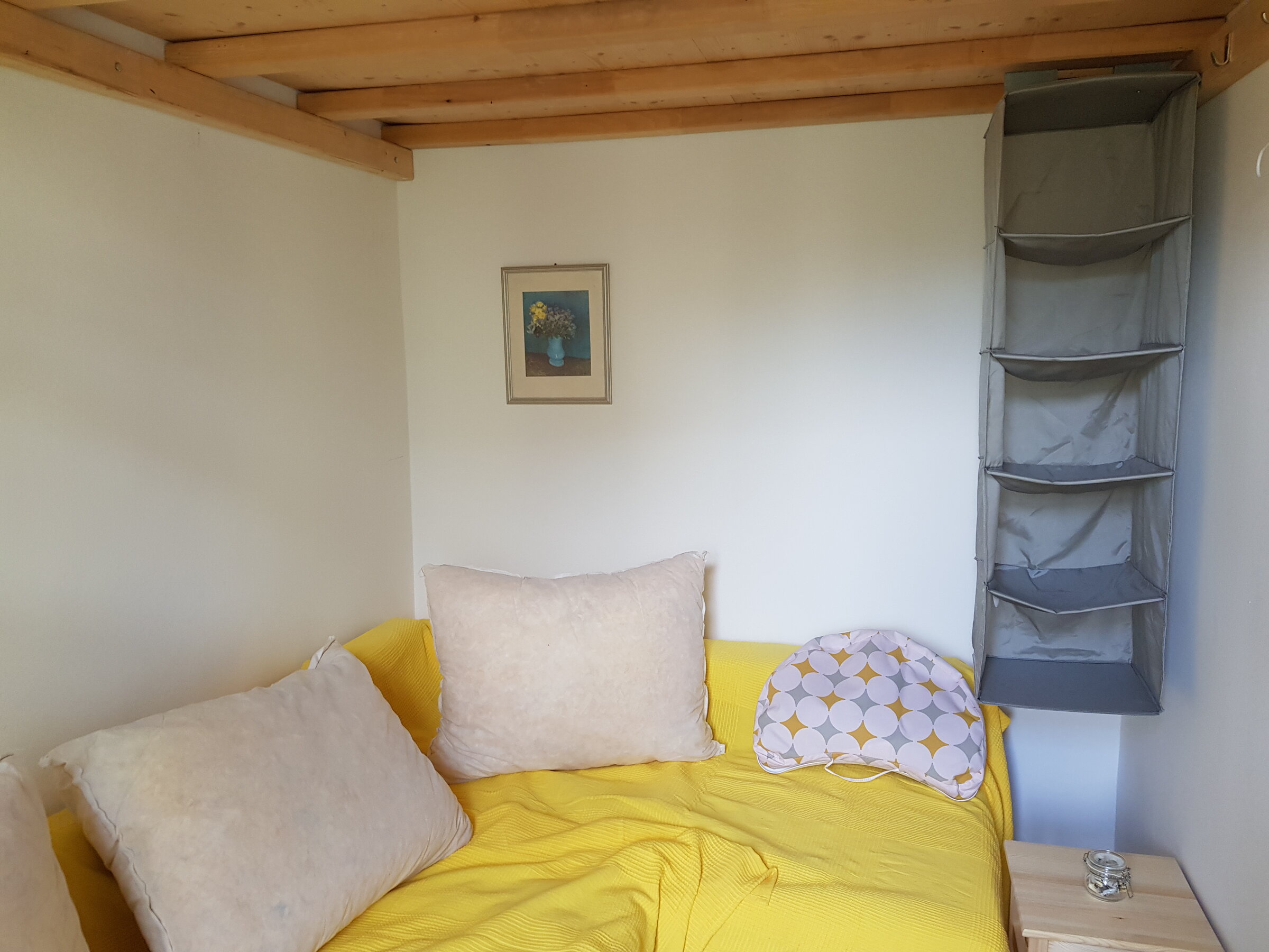 Einzelbett unter Hochbett