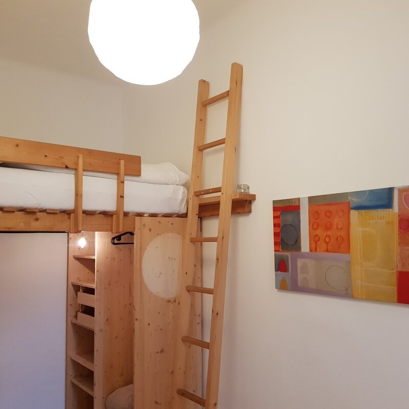 Hochbett mit Schrankverbau