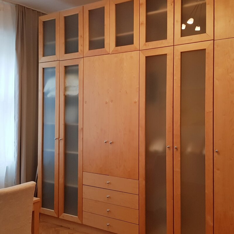 Kleiderschrank
