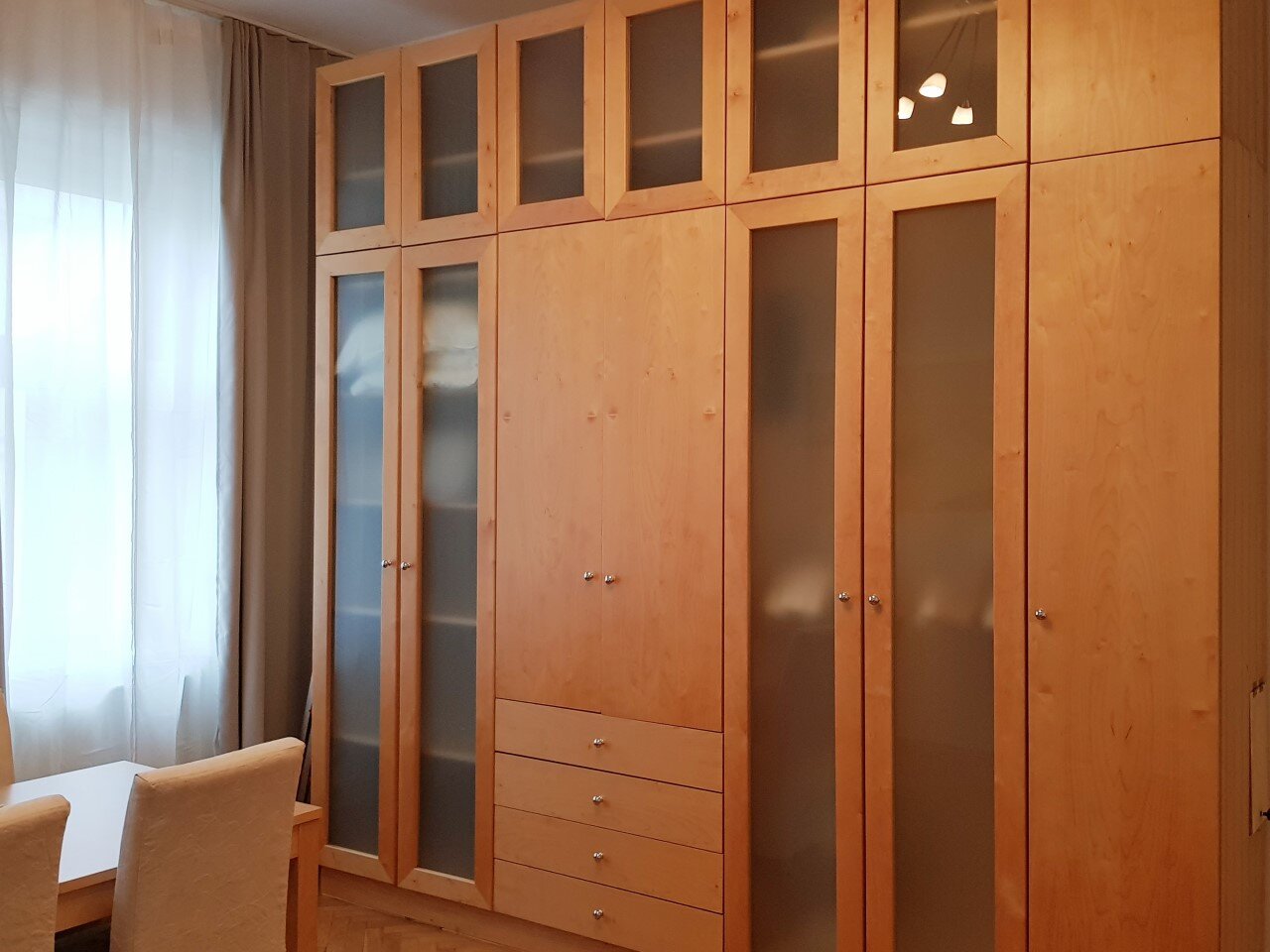 Kleiderschrank