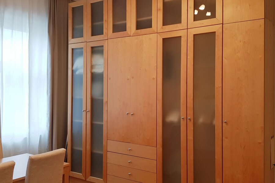 Kleiderschrank