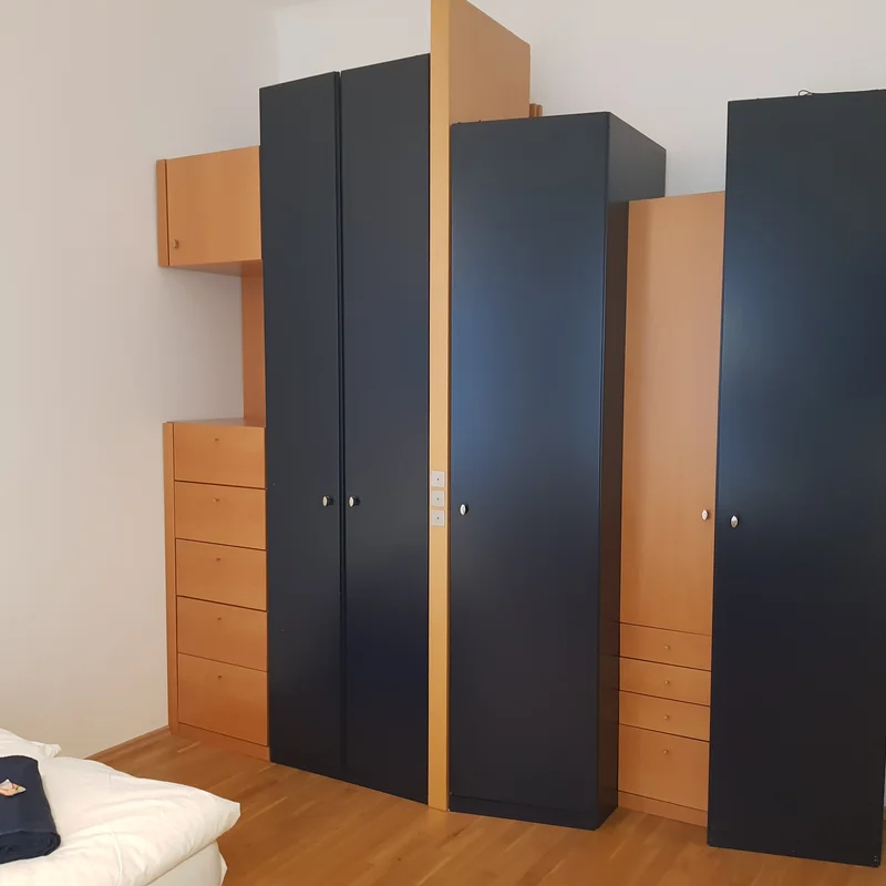 Kleiderschrank