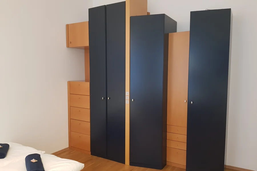 Kleiderschrank