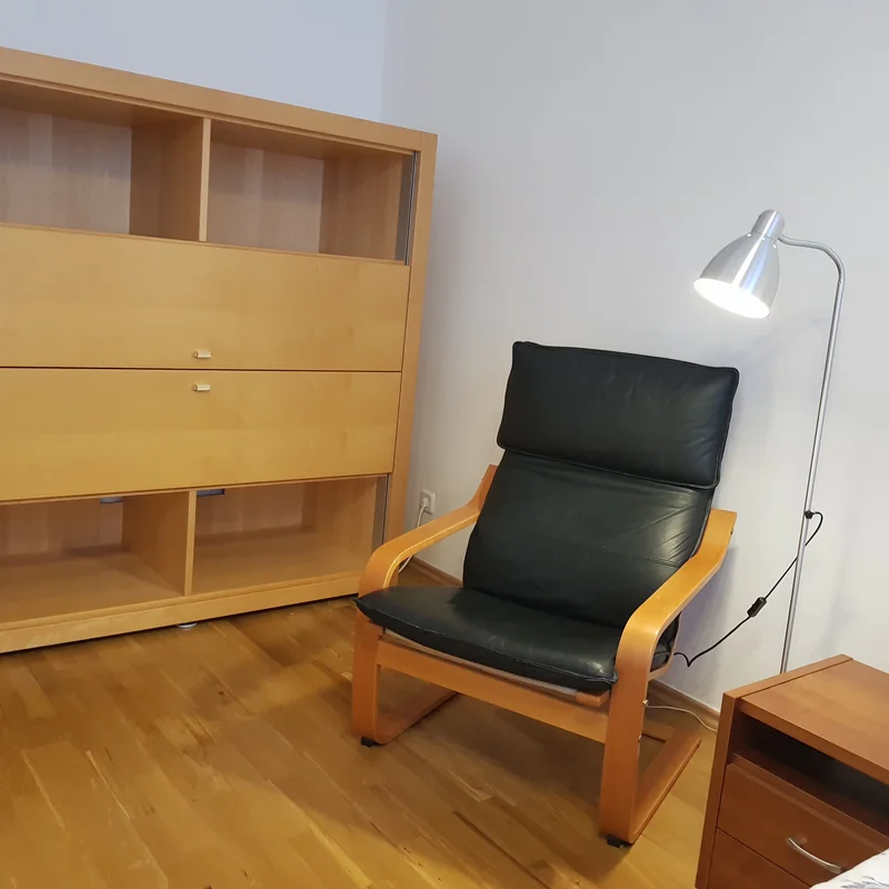 Kleiderschrank und Leseecke