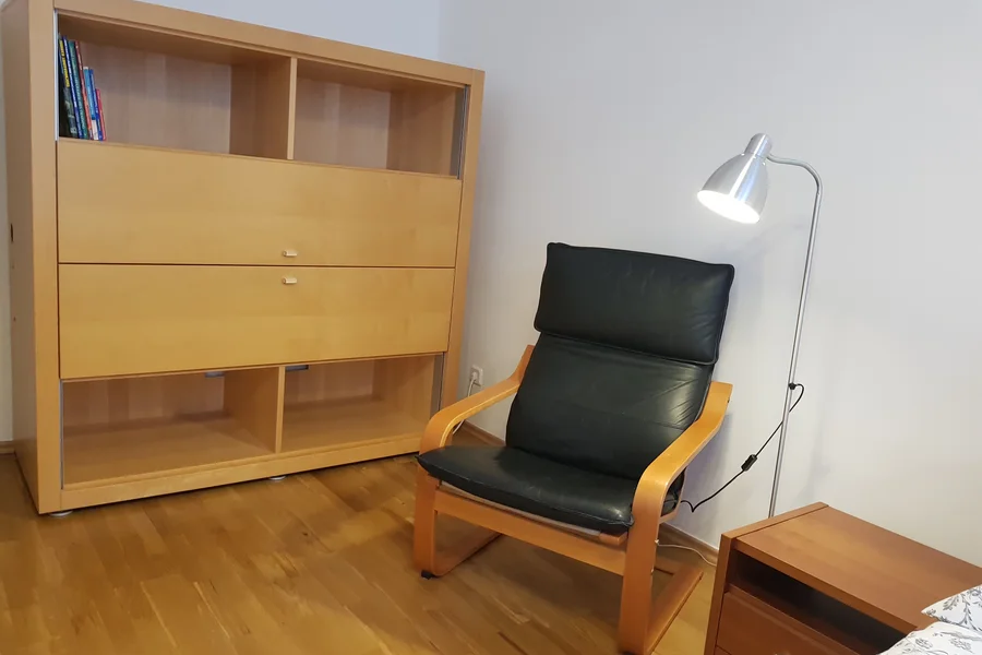Kleiderschrank und Leseecke