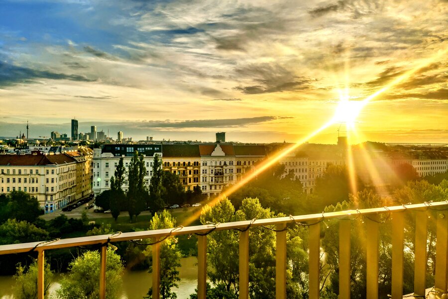 Traumhafter Sonnenaufgang über dem Donaukanal und Prater | © Petra Messinger 