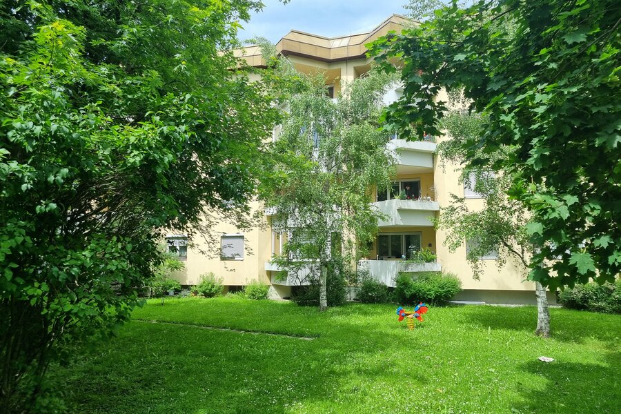 Well-kept residential building with green grounds – 2-room apartment, short-term rental & temporary housing for 1 to 6 months in Villach