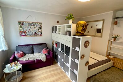 Möbliertes 1-Zimmer Apartment mit stilvollem Raumteiler – Kurzzeitmiete & Wohnen auf Zeit in Wien, 1 bis 6 Monate