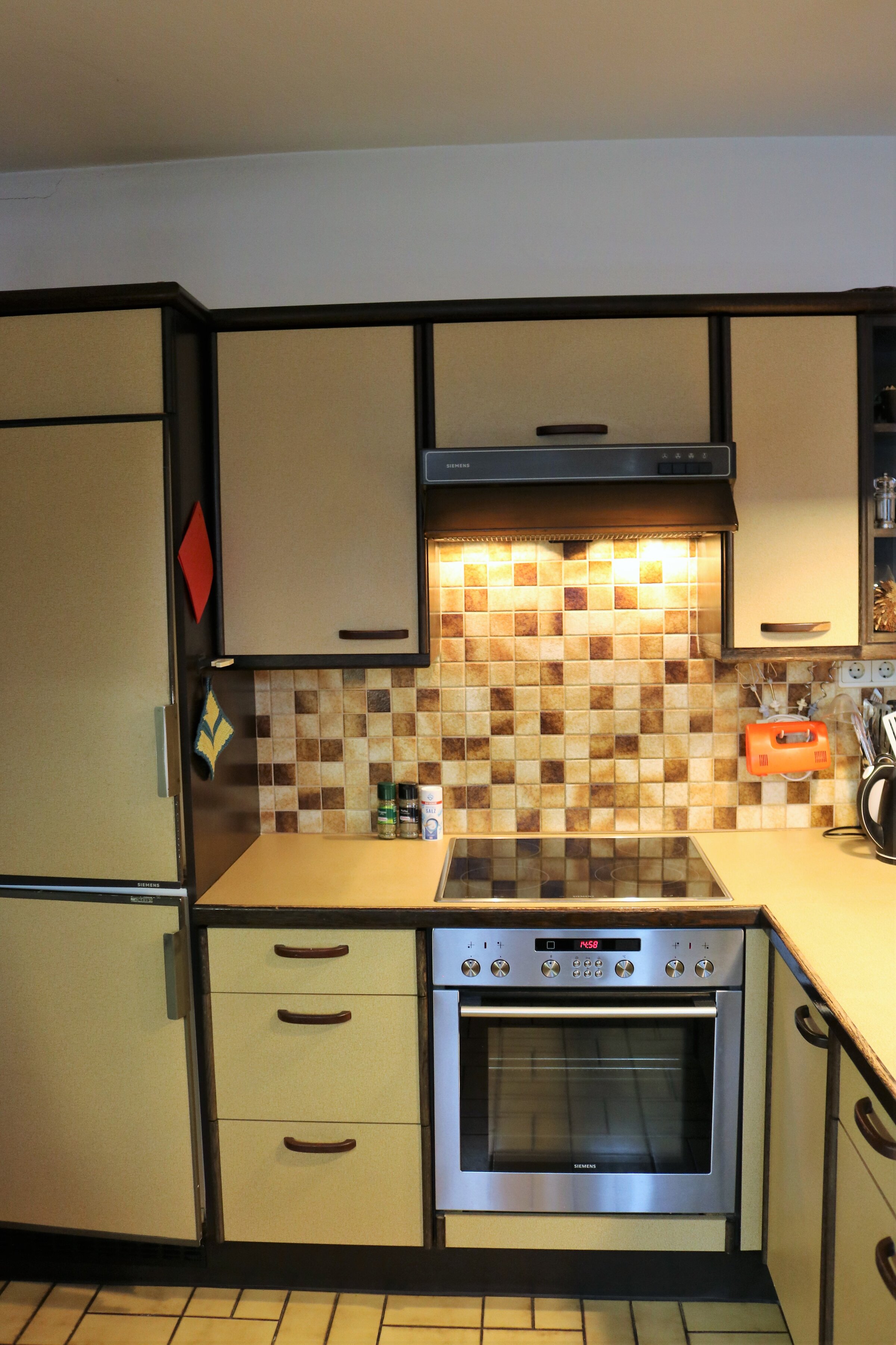 Kühlschrank , Tiefkühlschrank , Herd und Ceranfeld