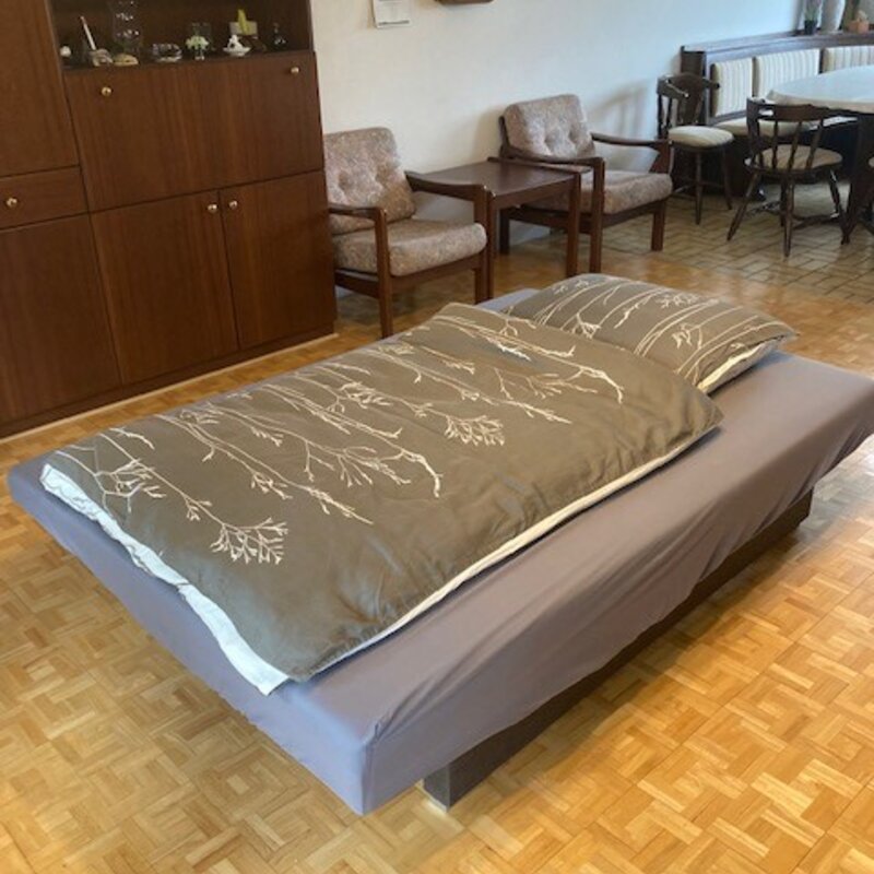 Sofa kann auch zum Schlafen umgebaut werden